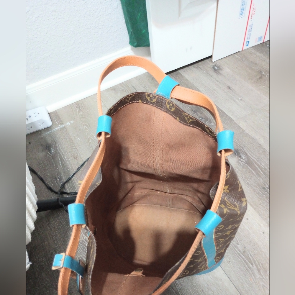 Louis Vuitton Bag - Picture 15 of 16